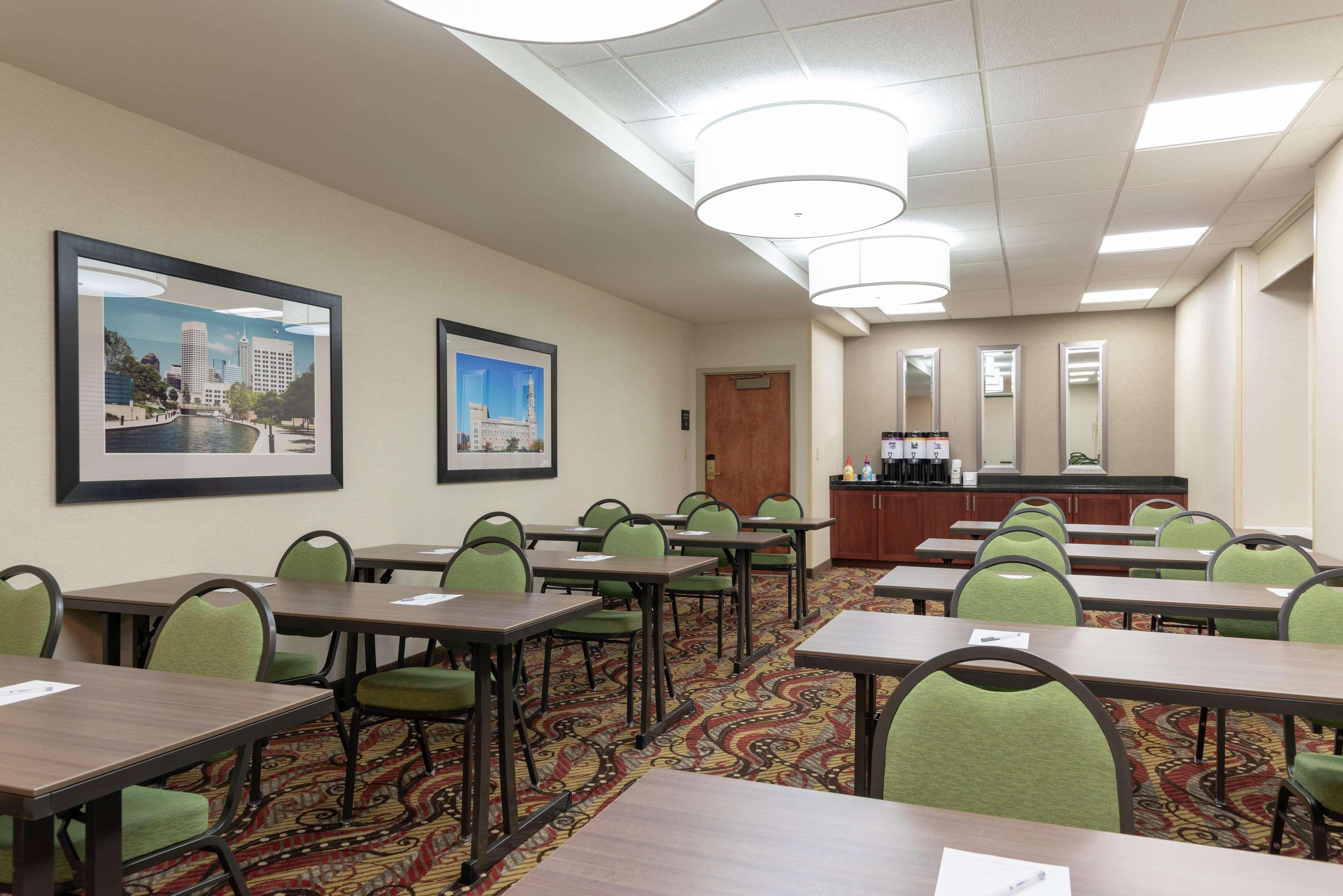 Hampton Inn Indianapolis Downtown Across From Circle Centre Zewnętrze zdjęcie